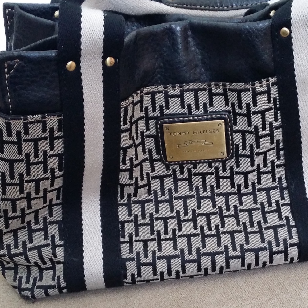 Tommy Hilfiger small handbag